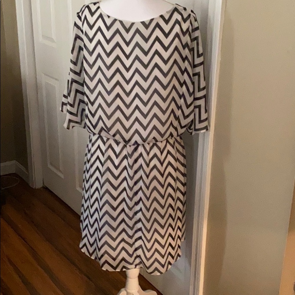 Dress - Picture 2 of 5